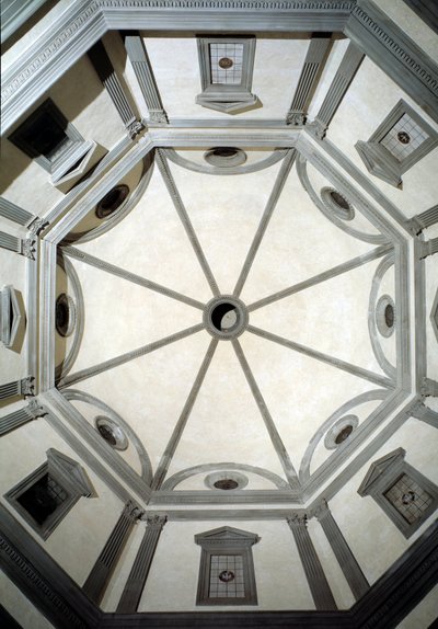 Pohled na osmibokou sakristii postavenou podle projektu Giuliano da Sangallo (1445-1516) od Giuliano Giamberti da Sangallo