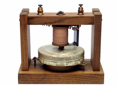 Telefon Grahama Bella použitý pro první experimenty v roce 1875. od Graham Bell