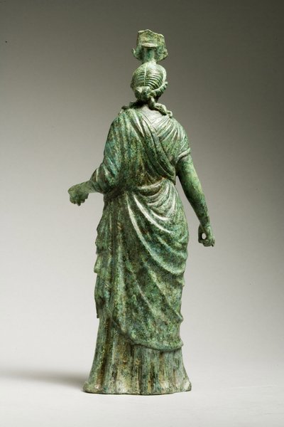Zadní pohled na sochu Isis Fortuna, helénistický, 1. století př. n. l. – 1. století n. l. (bronz) (pohled zepředu viz 270388) od Greek