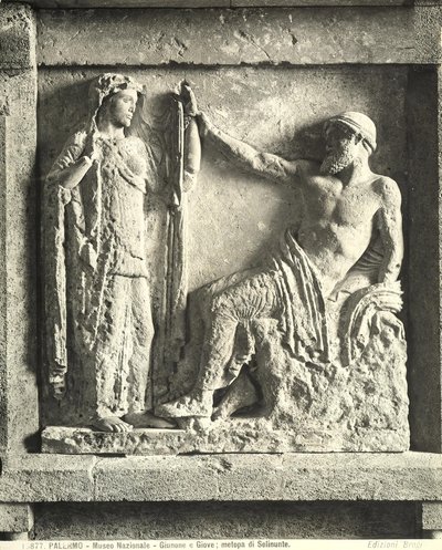 Zeus a Héra, metopa z chrámu E v Selinunte na Sicílii (mramor) (černobílá fotografie) od Greek
