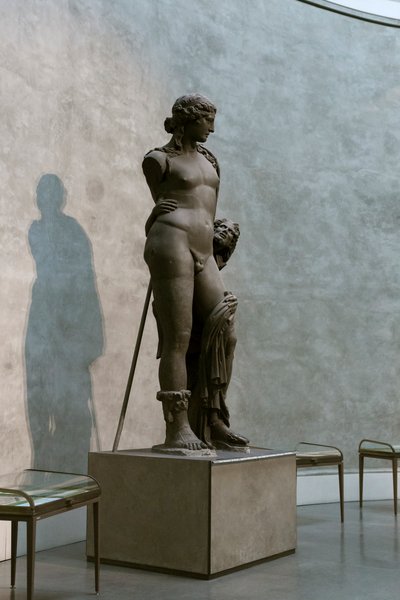 Bakchus a faun, jeden ze dvou palatinských kolosů, 2. století n. l. (basanitový kámen) od Greek school