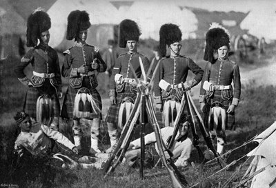 Strážce tábora Seaforth Highlanders při manévrech v New Forest, Hampshire, 1896. od Gregory and Co