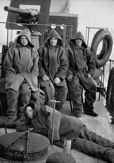 Modré bundy torpédoborce torpédových člunů HMS Sturgeon, 1896 od Gregory and Co