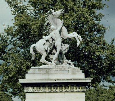 Jeden ze dvou "koní Marly", 1739-45 (mramor) od Guillaume I Coustou