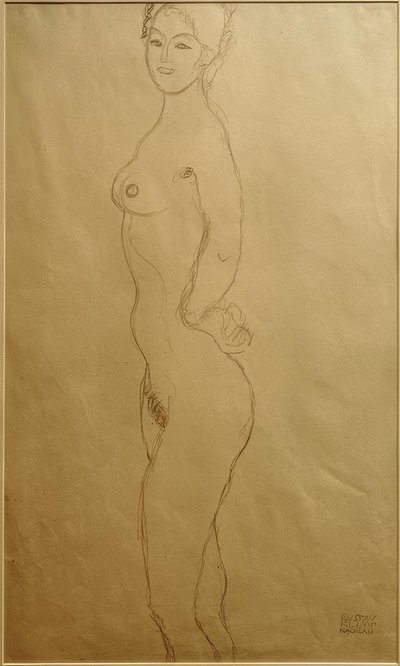 Stojící ženský akt vlevo, ruku v ruce... od Gustav Klimt