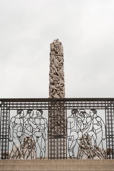 Kované železné brány “Naked Men” a “People Monolith” vyrobené ze žuly ve Frogner Park, Oslo, Norsko (foto) od Gustav Vigeland