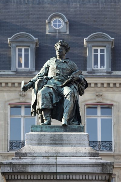 Socha Alexandra Dumase (1802-1870), francouzského spisovatele, autora Tří mušketýrů a hraběte Monte Cristo (Monte Cristo), bronzové sochy Gustava Dorea (1832-1883). Fotografie, KIM Youngtae, Paříž. od Gustave Dore