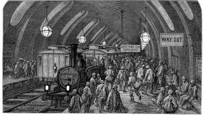 "Dělnický vlak". Od Gustava Doreho a Blancharda Jerrolda Londýn: A Pilgrimage London 1872. Tento obrázek zachycuje parní vlaky na stanici Gower Street na Metropolitní (podzemní) dráze, která byla otevřena v roce 1863. Dělníci spěchají, aby stihli ranní tr od Gustave Dore