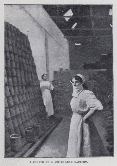 Roh továrny na bílé olovo (černobílá fotografie) od Harold Hume Piffard