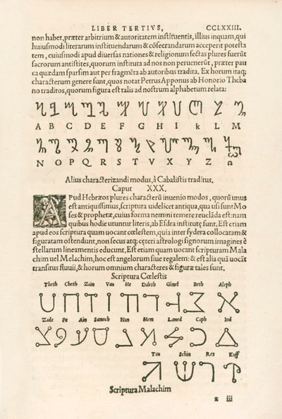 Thébská abeceda (čestná abeceda nebo Honoriovy runy) a nebeská abeceda (Scriptura Malachim nebo andělské písmo) Rytina od Heinricha Cornelia Agrippa von Nettesheim (1486-1535) De occul od Heinrich Cornelius Agrippa von Nettesheim