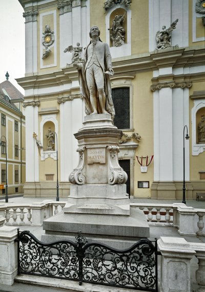 Památník na poctu rakouskému skladateli Franzi Josephu Haydnovi (1732-1809) realizovaný Heinrichem Nitterem (1844-1892) 1887 Vídeň, Rakousko od Heinrich Natter