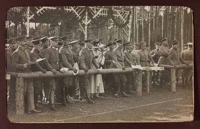 První světová válka: „Ukrajina v letech 1914-1916 během invaze německé armády. Skupina vojáků (č/b foto) od Heldenfriedhof Dsessentniki (attr. to)