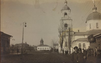 První světová válka: „Ukrajina v letech 1914-1916 během invaze německé armády. Pohled na město (černobílá fotografie) od Heldenfriedhof Dsessentniki (attr. to)
