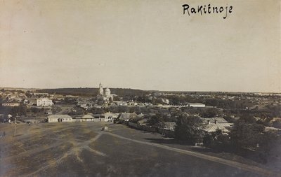 První světová válka: „Ukrajina v letech 1914-1916 během invaze německé armády. Pohled na Rakitnoe (černobílá fotografie) od Heldenfriedhof Dsessentniki (attr. to)