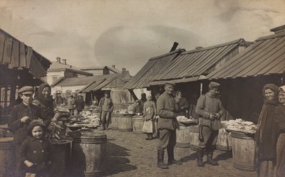 První světová válka: „Ukrajina v letech 1914-1916 během invaze německé armády. Armáda na trhu (černobílá fotografie) od Heldenfriedhof Dsessentniki (attr. to)