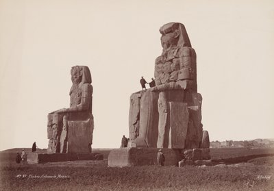 Théby, Memnonovy kolosy (Thebes, Colosses de Memnon), 70. léta 19. století (foto) od Henri Béchard