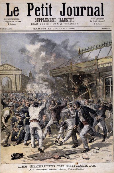 Les riots de Bordeaux: un kiosque brûlé place d