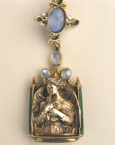 Detail oboustranného přívěsku, cca 1907-10 (kombinovaná technika) od Henry Wilson