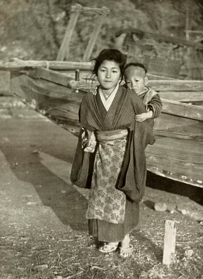 A Fishermans Children, 1910. od Herbert Ponting