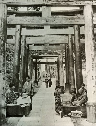Avenue of Torii v Inari, 1910. od Herbert Ponting