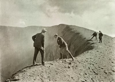 Na okraji kráterů, Asama-Yama, 1910. od Herbert Ponting