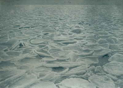 Těžký balík, ve kterém byla loď zadržena, 1912, 1913. od Herbert Ponting