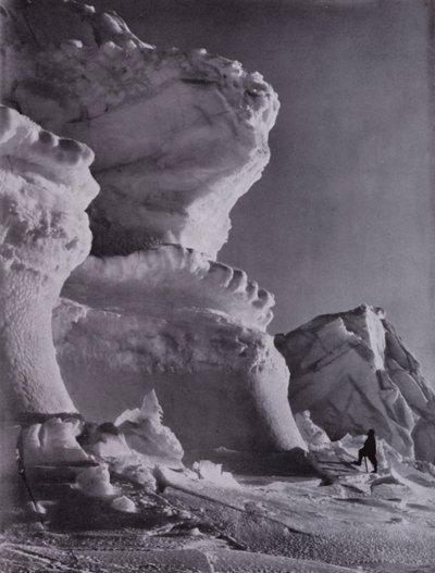 Ledové bašty hradu Berg (č/b foto) od Herbert Ponting
