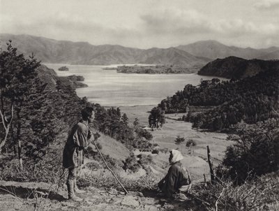 Japonsko ve 20. letech 20. století: jezero Kawaguchi (černobílá fotografie) od Herbert Ponting