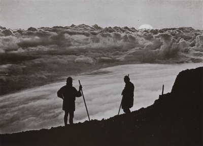 Západ slunce z vrcholu Fuji (černobílá fotografie) od Herbert Ponting