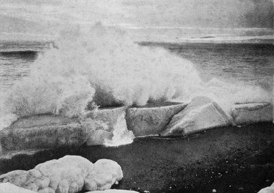 Surf Breaking Against Stranded Ice at Cape Evans, c19101913, 1913 od Herbert Ponting