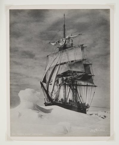 Terra Nova Icebound (bromový tisk) od Herbert Ponting
