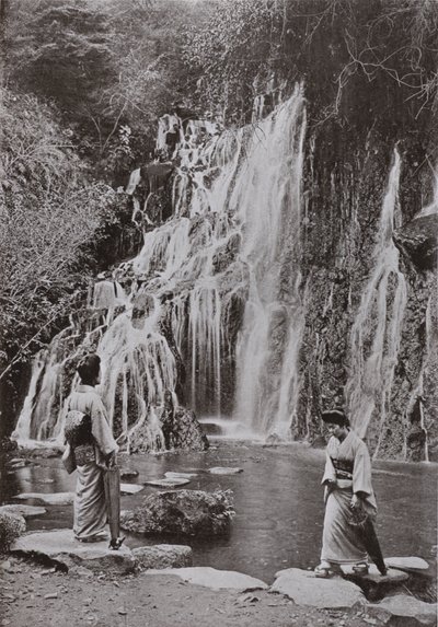 Vodopád padajících drahokamů v Yumoto (černobílá fotografie) od Herbert Ponting