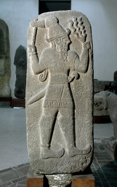 Chetitská civilizace: stéla v čediči boha Tempete. Impérium neo hittit. 9. století před naším letopočtem. z Babylonu. Ztlumit. 141 cm Archeologické muzeum Istanbulu od Hittite
