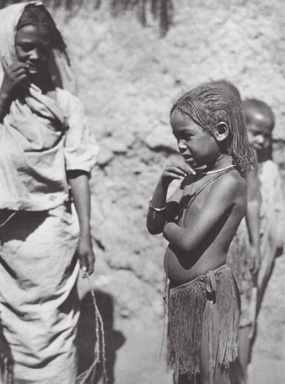 Afrika: Děti v Omdurmánu (čb foto) od Hugo Adolf Bernatzik