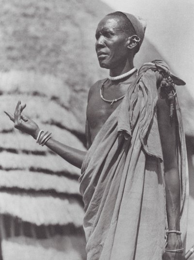 Afrika: Hlavní náčelník Tongy (čb fotografie) od Hugo Adolf Bernatzik