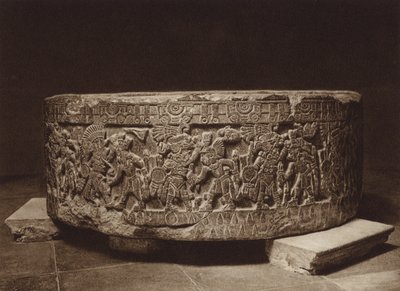 Mexiko: Obětní oltář krále Tizoka, Národní muzeum (čb fotografie) od Hugo Brehme