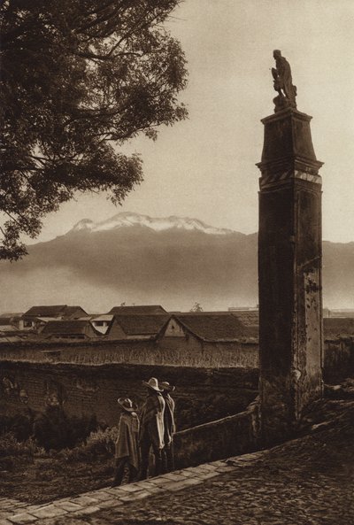 Mexiko: Amecameca s Iztaccihuatlem (čb fotografie) od Hugo Brehme