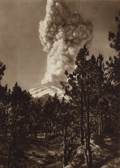 Mexiko: erupce Popocatepetlu, pohled z Tlamacas (čb fotografie) od Hugo Brehme