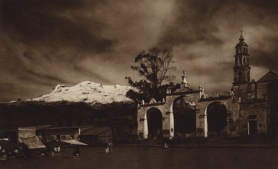 Mexiko: Iztaccihuatl, pohled z Amecamecy (čb fotografie) od Hugo Brehme
