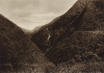 Mexiko: Las Canoas, železniční trať a rokle Tamasopo (čb fotografie) od Hugo Brehme