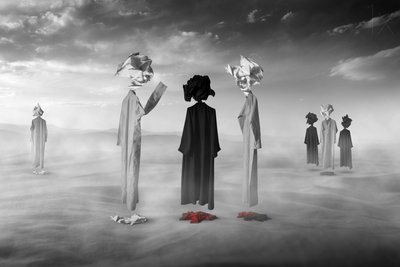 Surrealistické postavy z pouště od Hussain Buhligaha