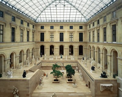 La Cour Puget v muzeu Louvre ... od Ieoh Ming Pei