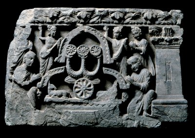 Umění Gandhara (neboli řecko-buddhismus): „“Buddha v modlitbě”” zázrak Sravasti (Shravasti nebo Savatthi) (Modlící se Buddha, zázrak Sravasti) Reliéf školy Gandhara - 2. až 4. století - Indické muzeum, Kalkata Indie od Indian School