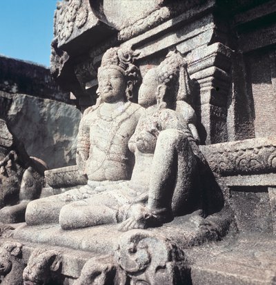 Vyřezávané postavy Šivy a Párvatí, asi 800 n. l. od Indian School