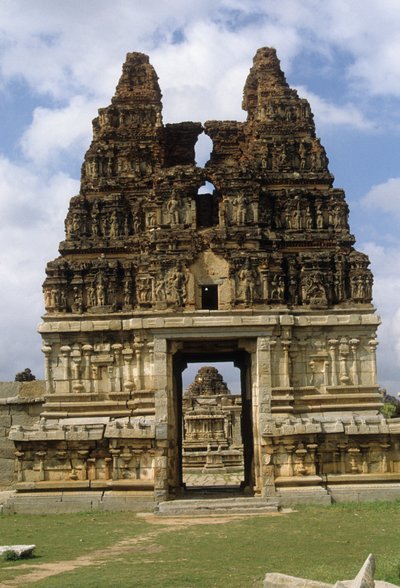 Věž východní brány chrámu Vittala od Indian School