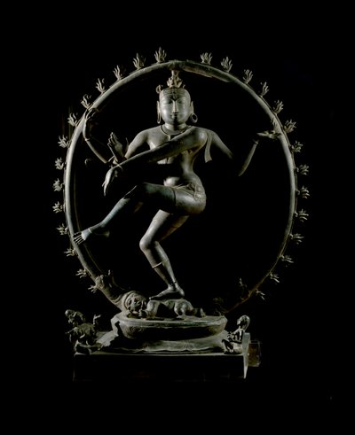 Hinduismus: znázornění boha Shiva Nataraja, boha tance (Shiva Nataraja, pán tance) Bronzová socha 12. století (12. století) Kalkata, indické muzeum od Indian School