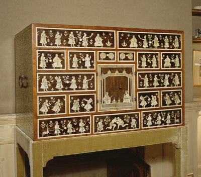 Indická skříň zdobená slonovinou a palisandrem, 17 zásuvek, Cejlon, 1700 od Indian School
