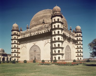 Pohled na Gol Gumbaz, mauzoleum Mohammeda Adil Shah II (1627-57), postavené v roce 1659 od Indian School