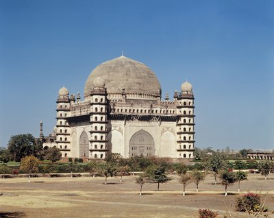 Pohled na Gol Gumbaz, mauzoleum Mohammeda Adil Shah II (1627-57), postavené v roce 1659 od Indian School