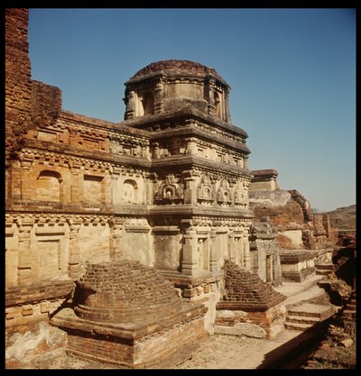 Votivní stúpa hlavního chrámu Site III, 320-530 od Indian School